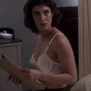 Lizzy Caplan Nude