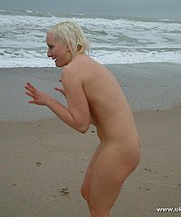 Beach Babes Flashing